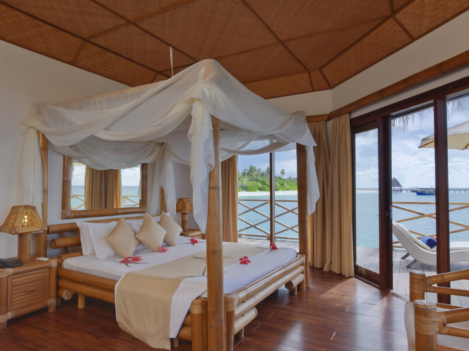 Почивка Малдиви в Angaga Resort water bungalow