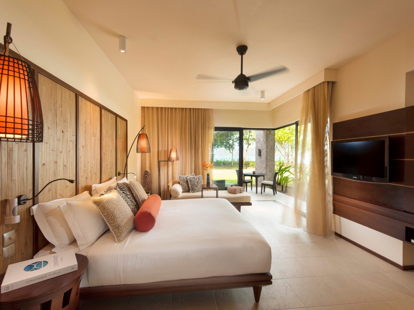 Почивка на Сейшелите в Constance Ephelia Seychelles джуниър суит