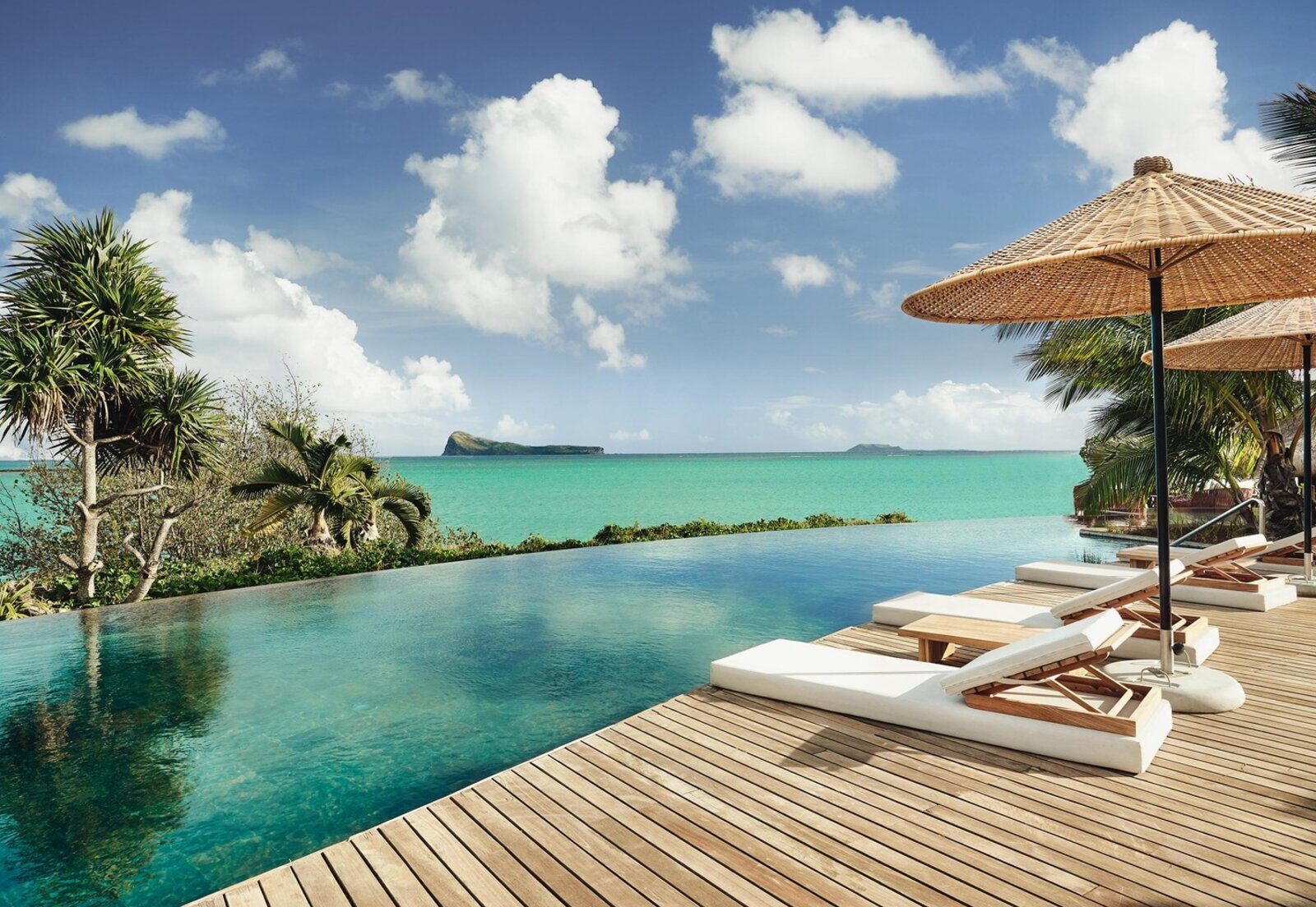 Почивка Мавриций в Paradise Cove Boutique Hotel басейн инфинити