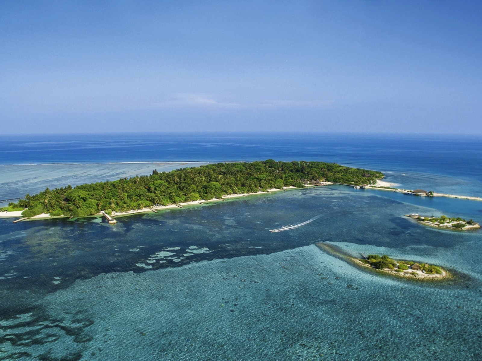 Почивка Малдиви в Adaaran Hudhuranfushi sky