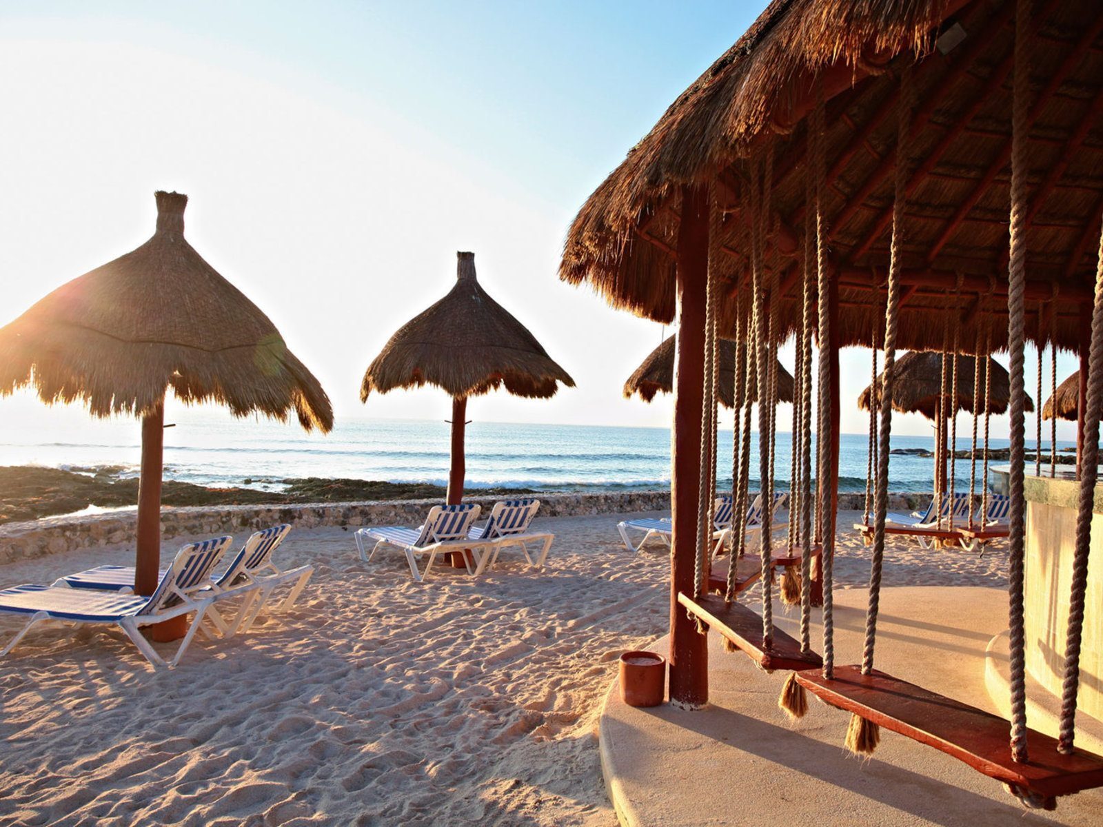 Почивка Мексико в Bahia Principe Luxury Akumal бар на плажа