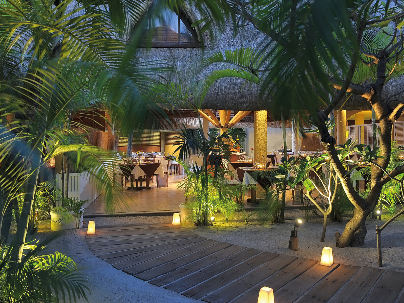 Почивка Мавриций в Canonnier Beachcomber serenata