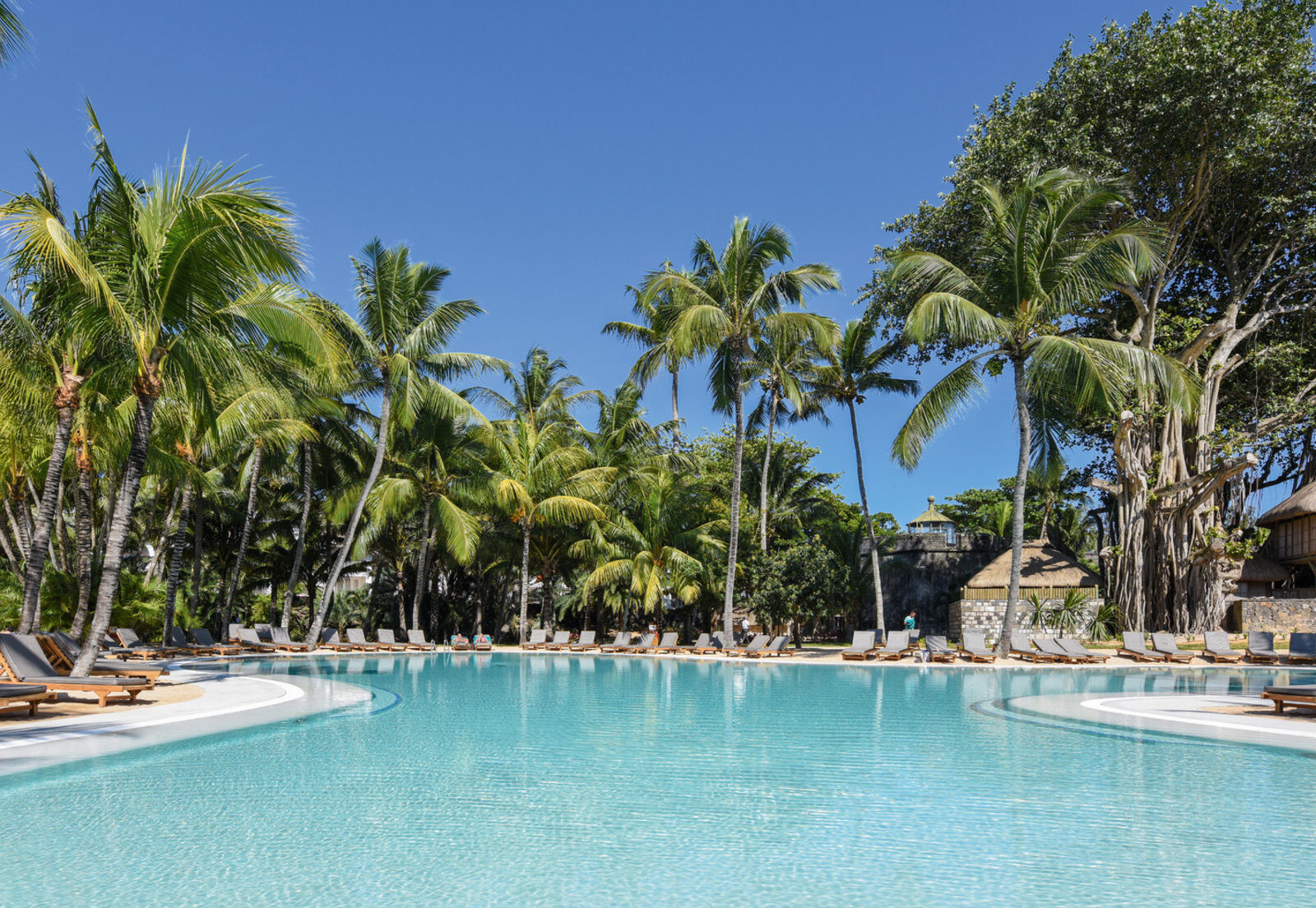 Почивка Мавриций в Canonnier Beachcomber pool