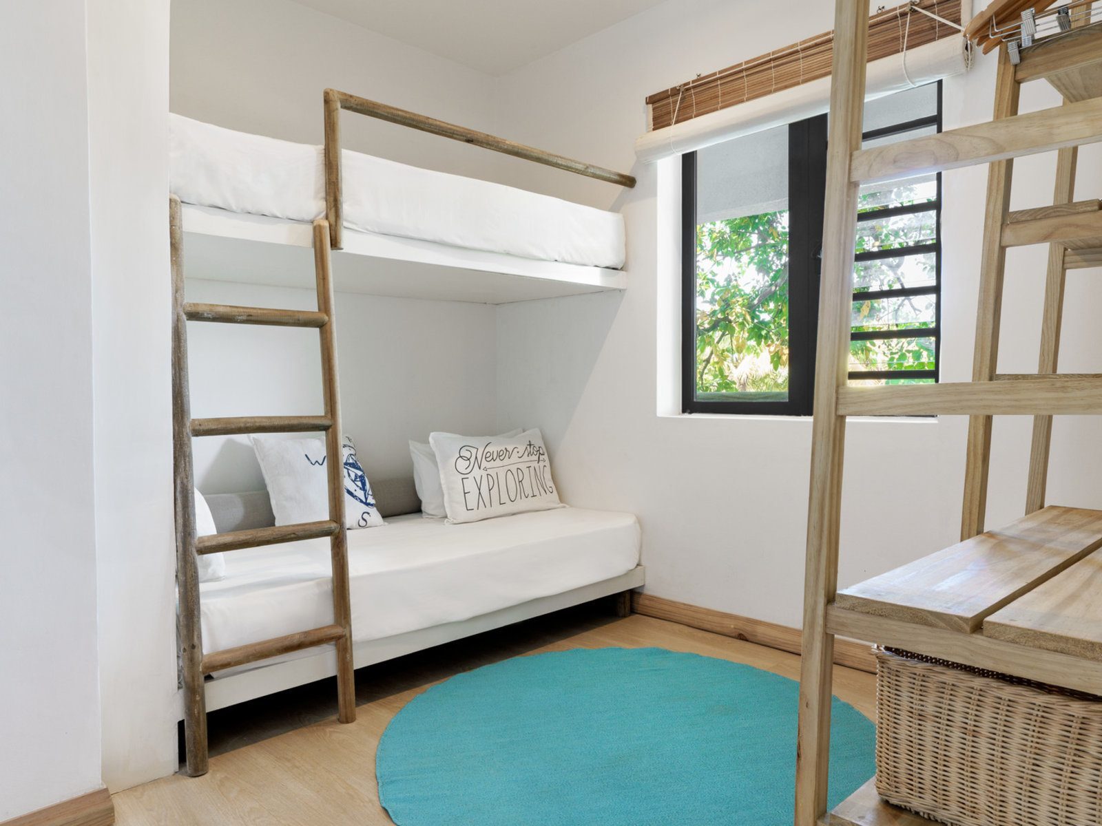 Coin de Mire Attitude family