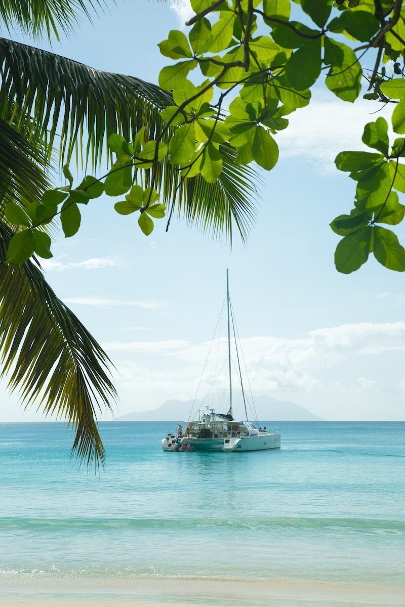 Почивка на Сейшелите в Coral Strand яхта