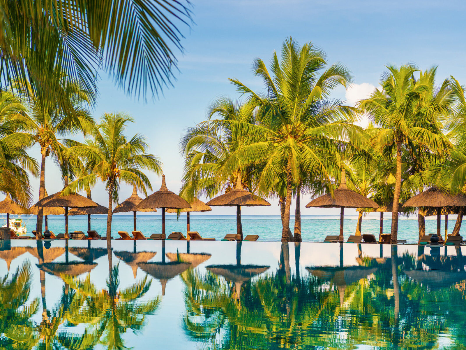 Почивка Мавриций Dinarobin Beachcomber pool