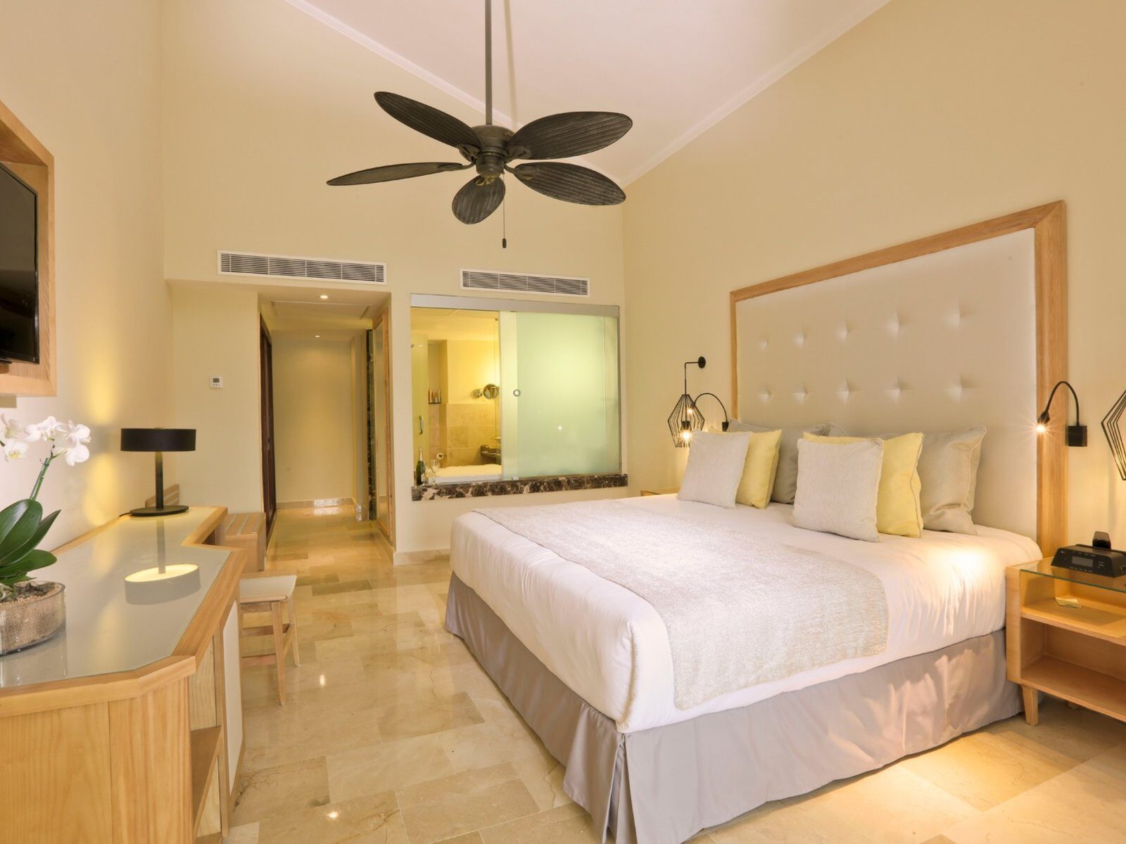 Почивка Доминикана в Grand Palladium Palace Resort Spa and Casino deluxe