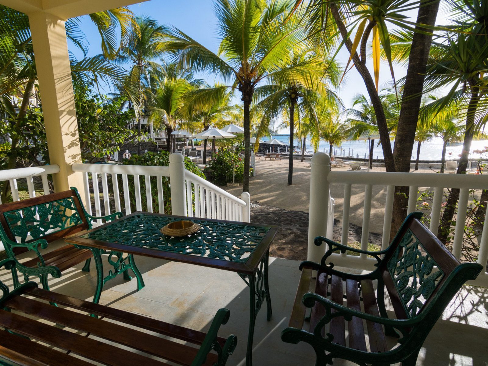 Почивка Мавриций в Hibiscus Boutique Hotel стая към океана тераса