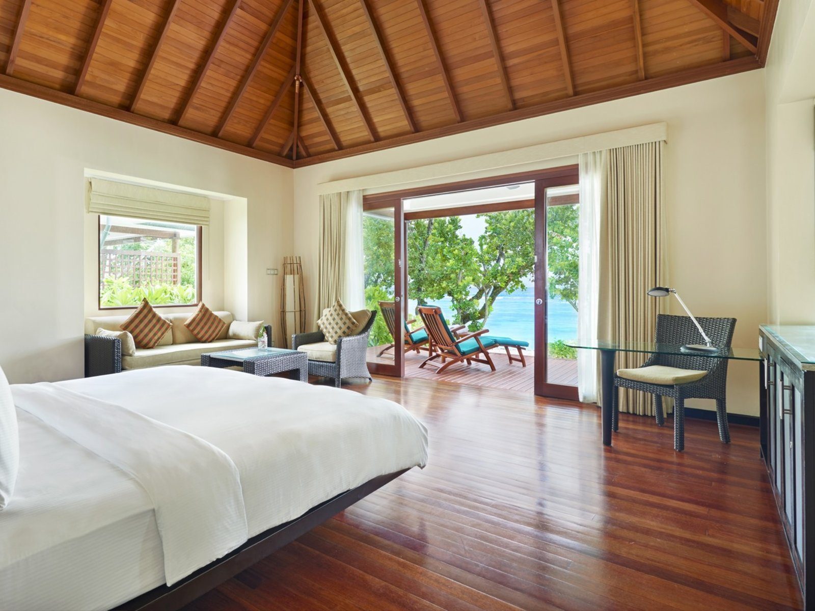 Почивка Сейшелите в Hilton Seychelles Labriz Resort & Spa вила на плажа