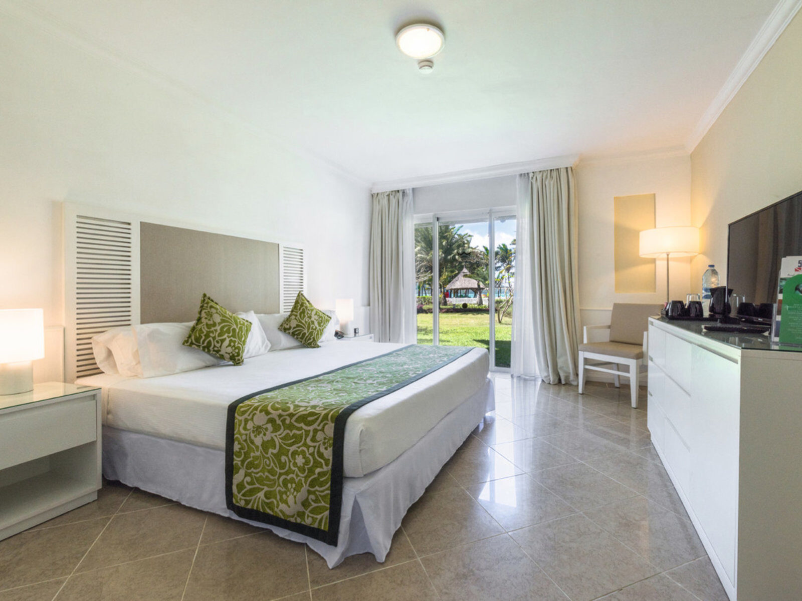 Почивка Мавриций RIU Creole family room