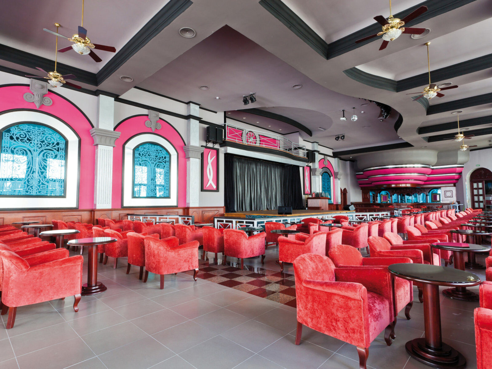 Почивка Мексико в RIU Palace Mexico los mariachis