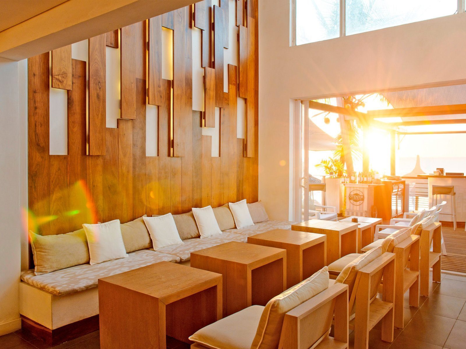 Почивка Мавриций в Recif Attitude лоби бар