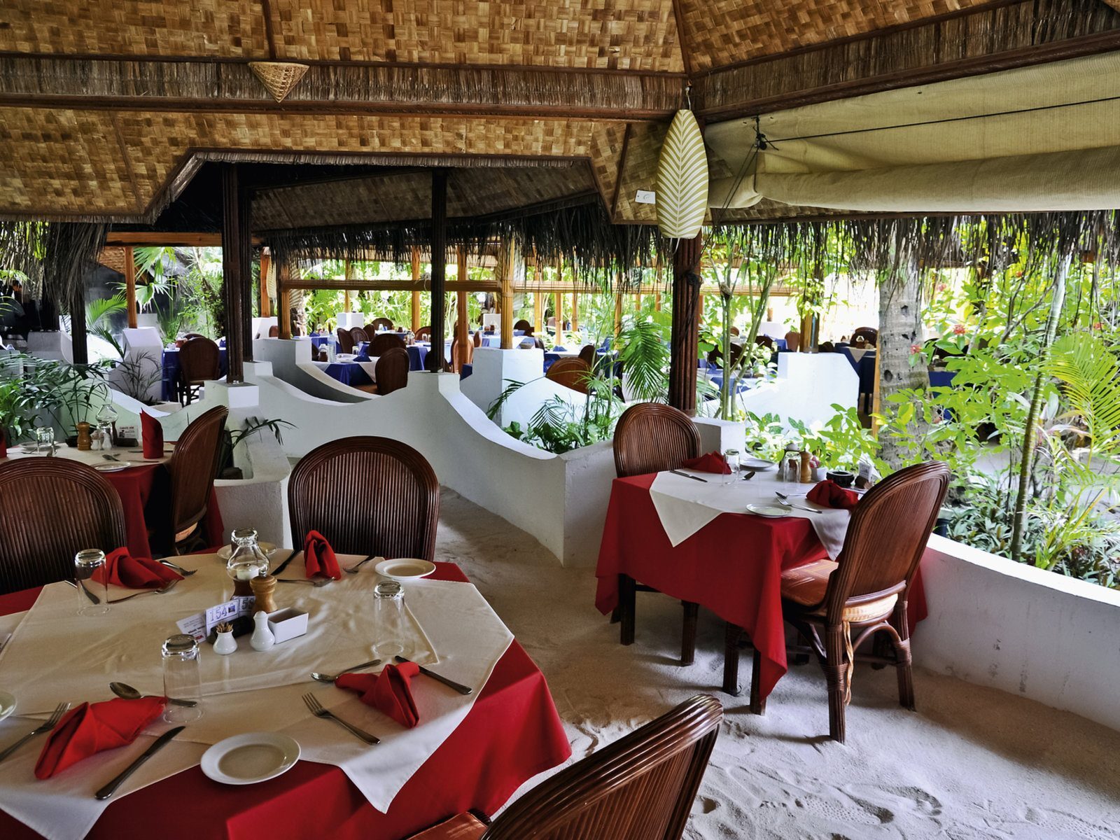 Почивка Малдиви в Thulhagiri Island ресторант