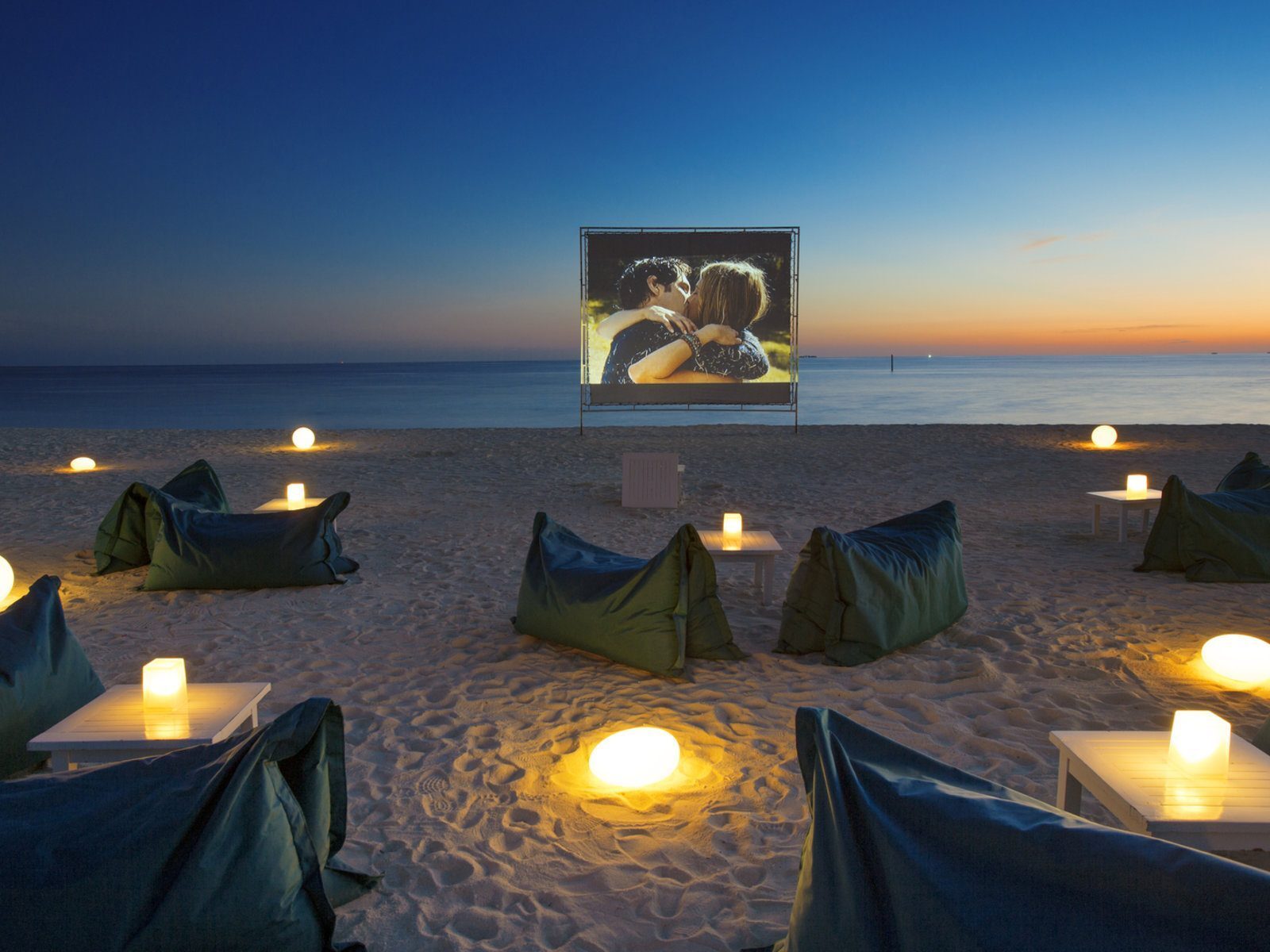 Почивка Малдиви във Velassaru kino