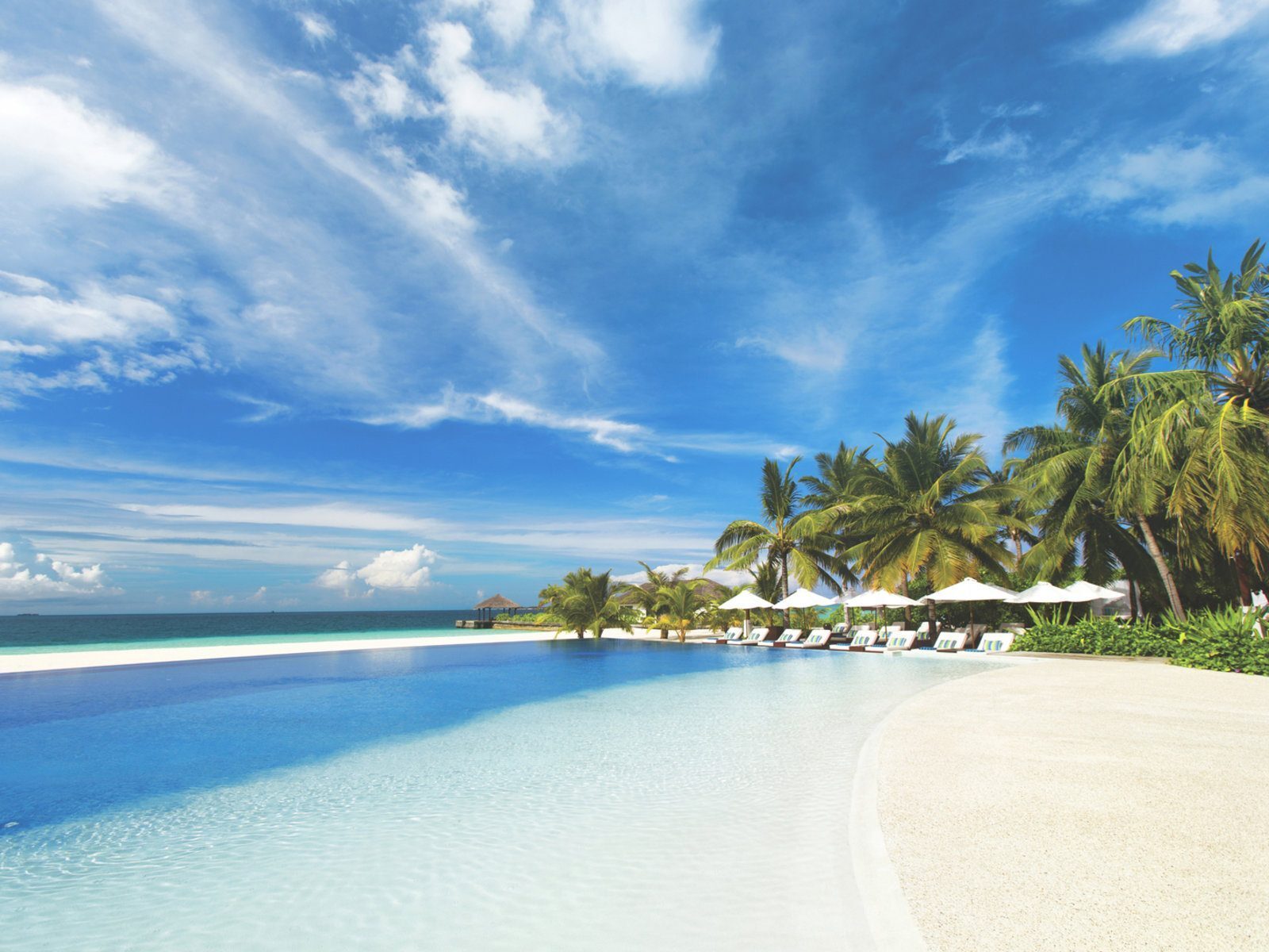 Почивка Малдиви във Velassaru infinity pool