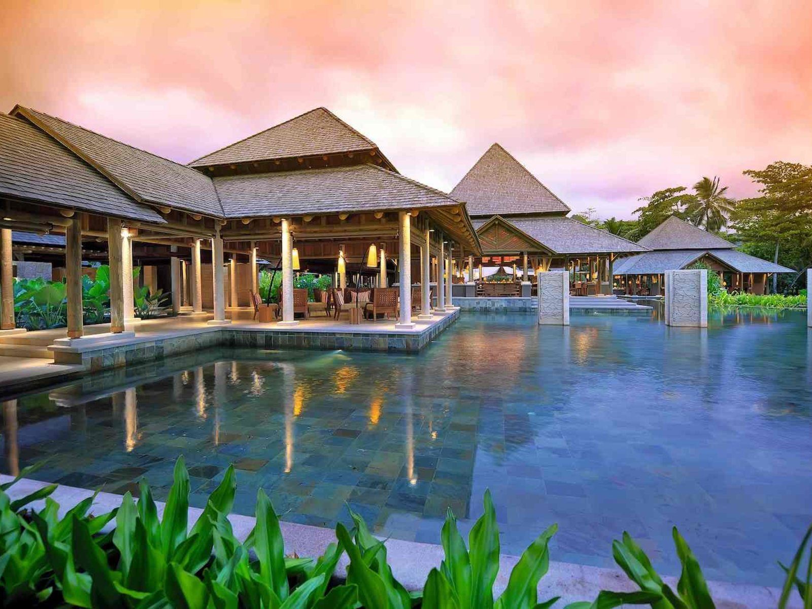 Почивка на Сейшелите в Constance Ephelia Seychelles