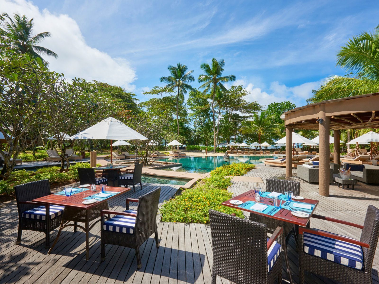 Почивка на Сейшелите в Constance Ephelia Seychelles ресторант Хелиос