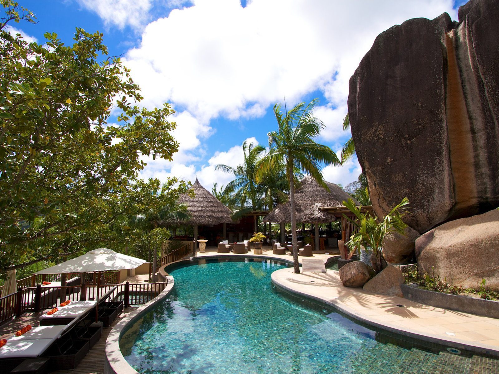 почивка сейшели Valmer Resort басейн 2