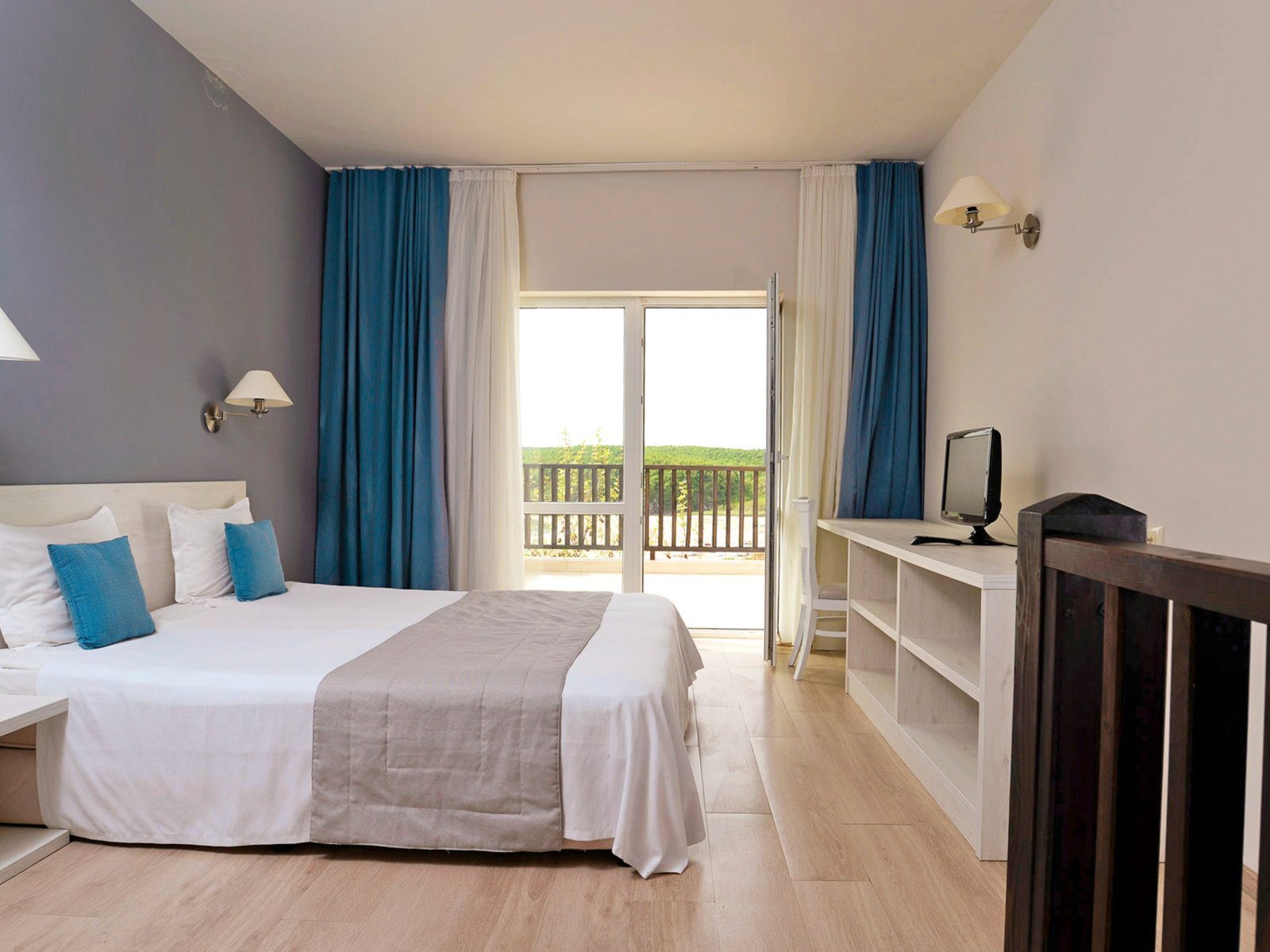 Почивка в България в Bella Vista Beach Club family room