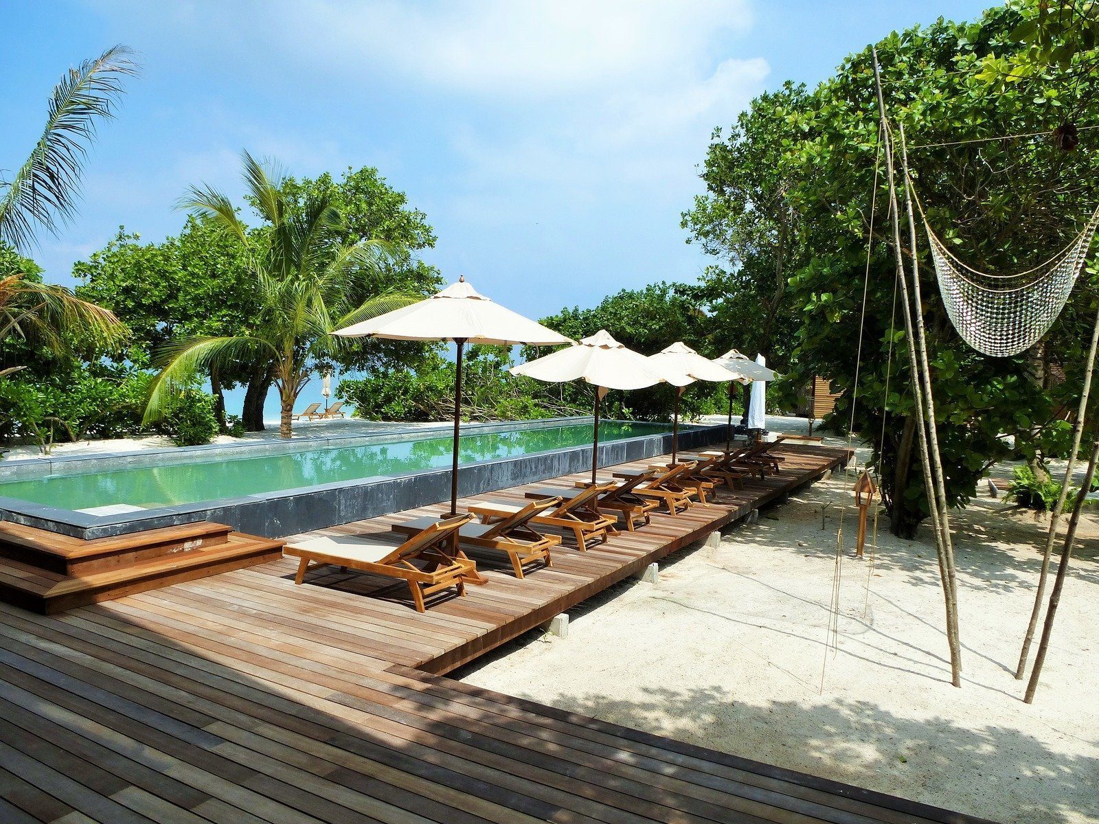 basein barefoot eco hotel