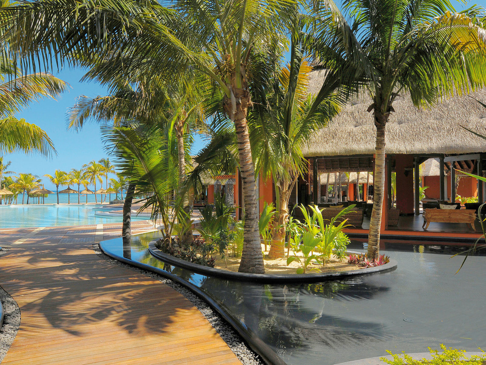 Почивка Мавриций Dinarobin Beachcomber outside