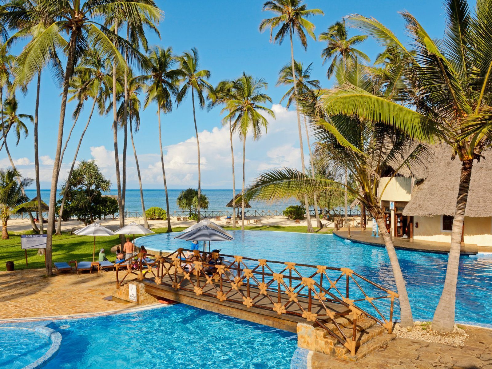Почивка Занзибар в Ocean Paradise Resort and Spa басейн