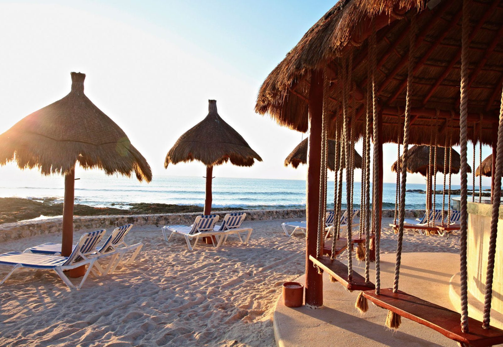 Почивка Мексико в Bahia Principe Luxury Akumal бар на плажа