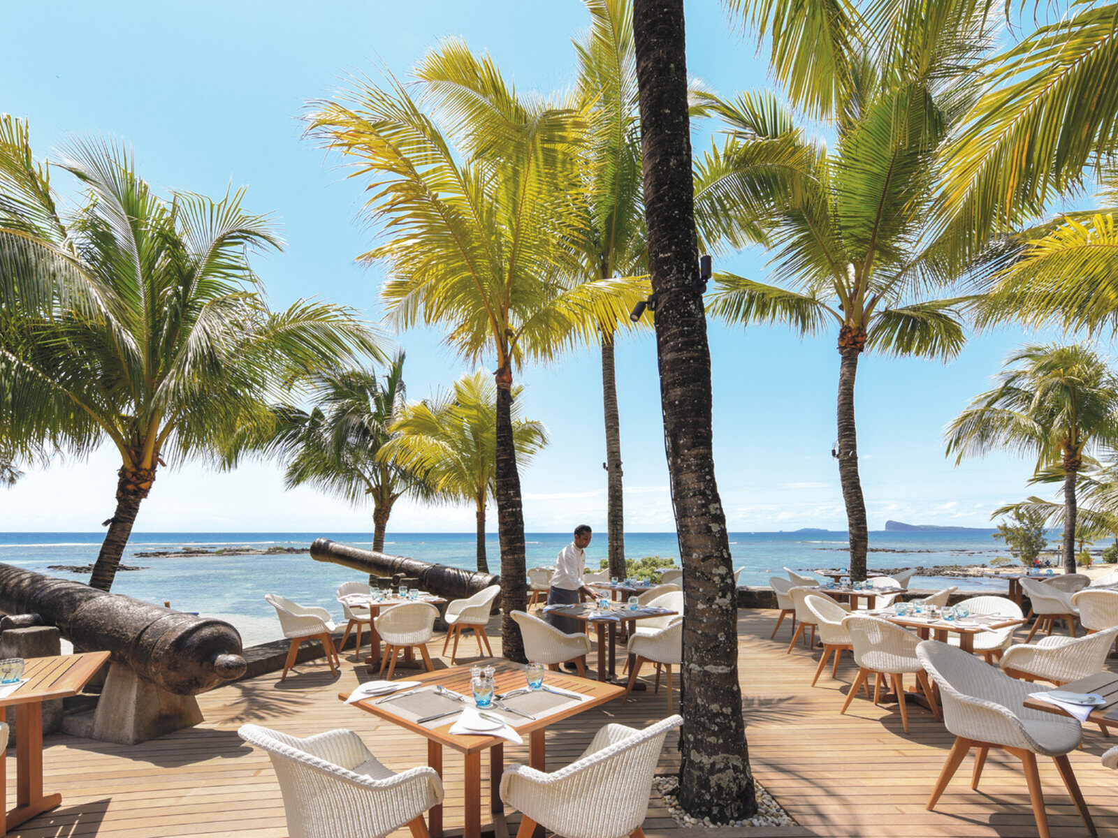 Почивка Мавриций в Canonnier Beachcomber Navigator