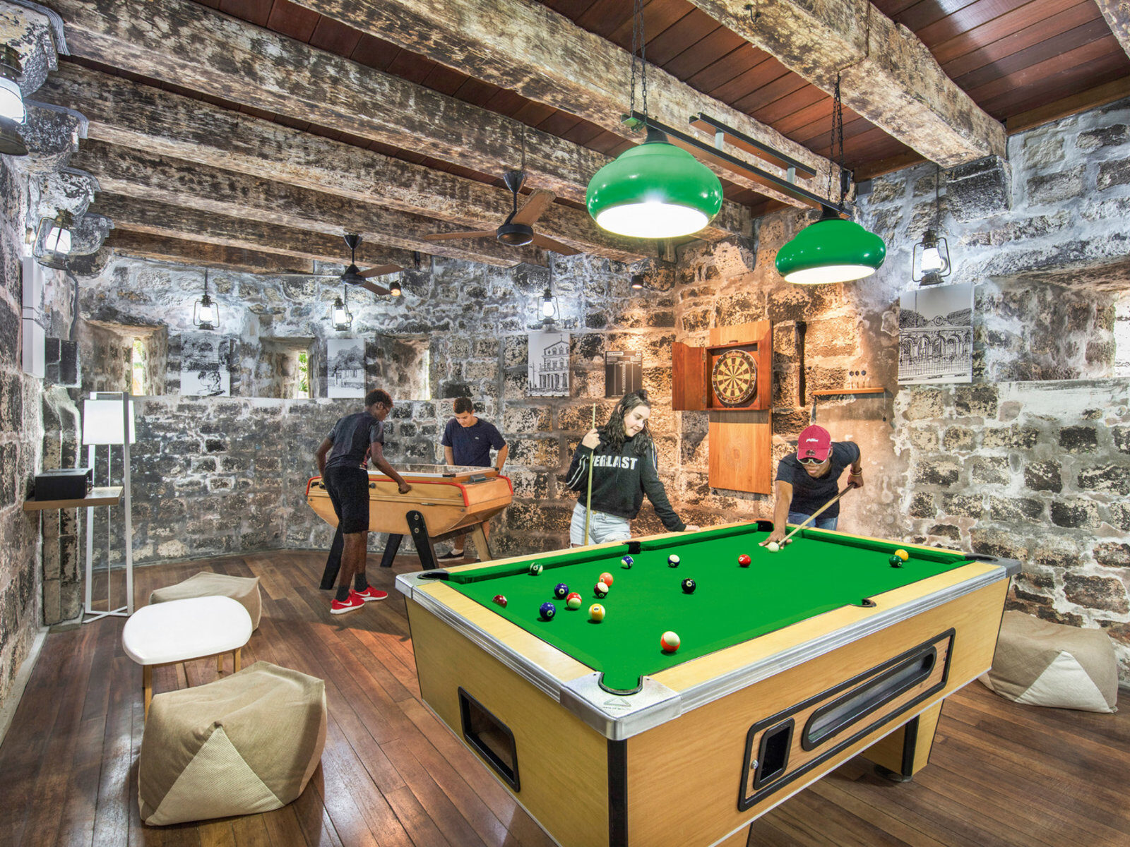 Почивка Мавриций в Canonnier Beachcomber billiard