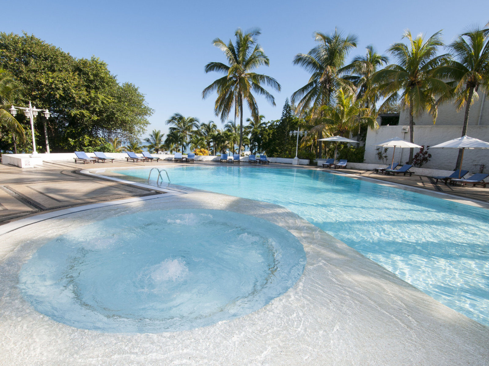 Почивка Мавриций в Casuarina Resort & Spa pool