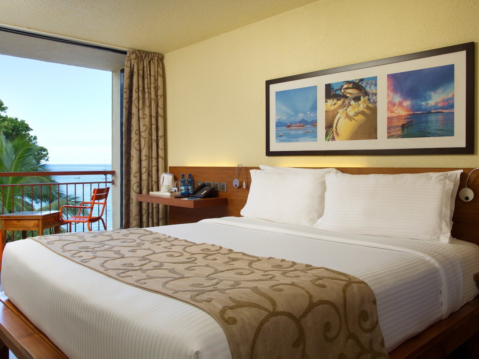 Почивка на Сейшелите в Coral Strand ocean view room