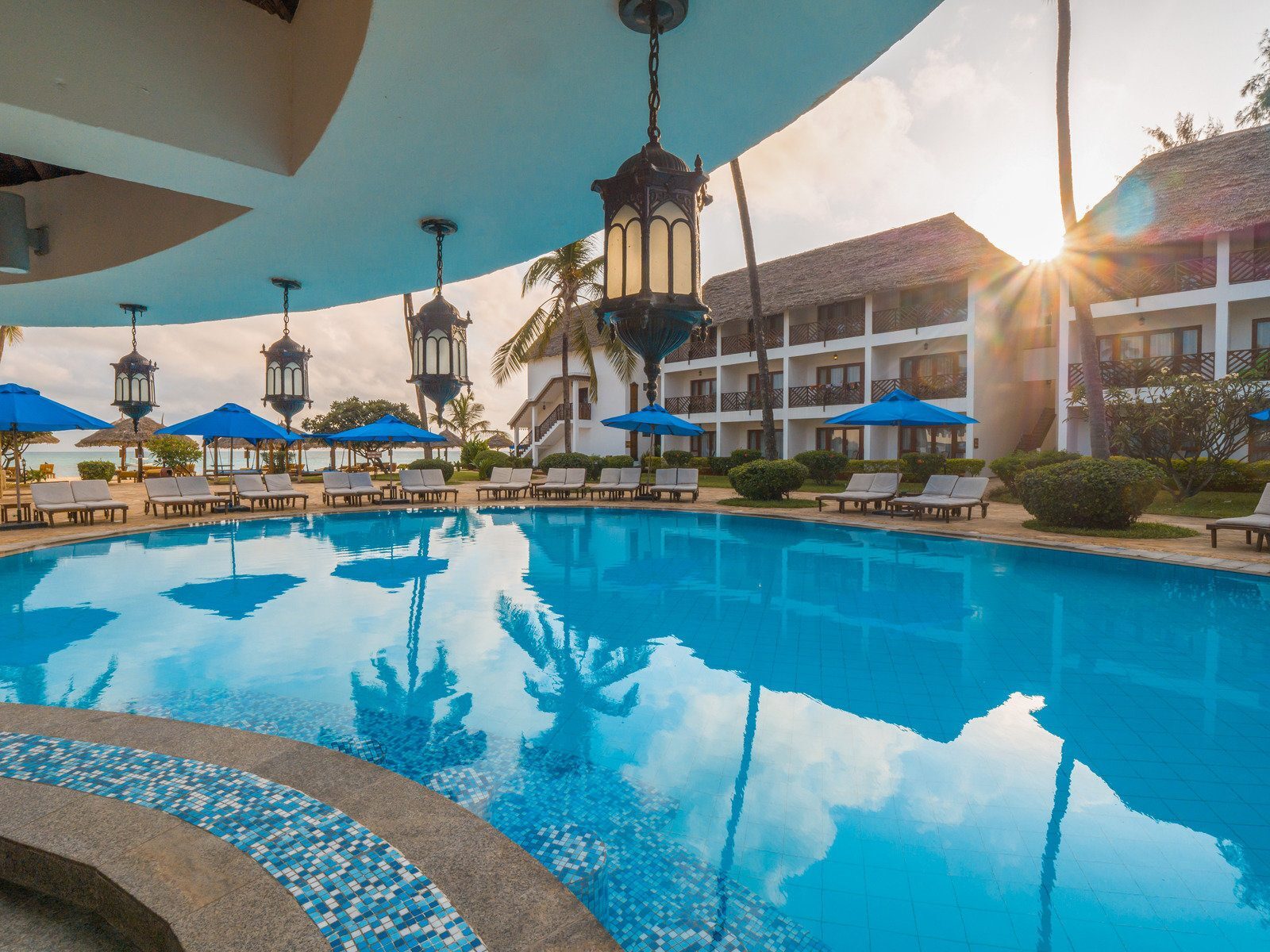 Почивка в Занзибар в Double Tree by Hilton Resort Zanzibar pool