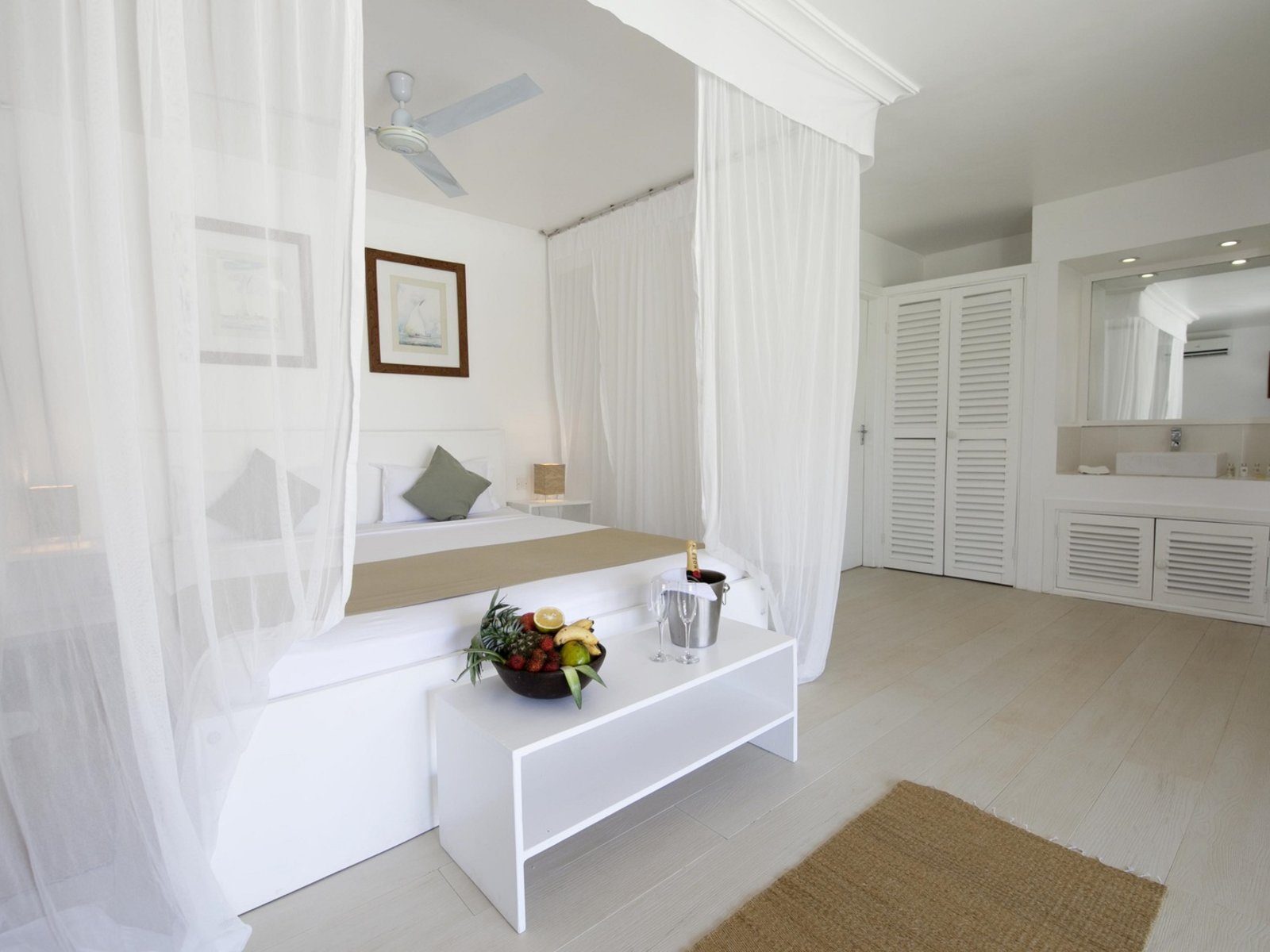 Почивка в Занзибар в Dhow Inn superior room