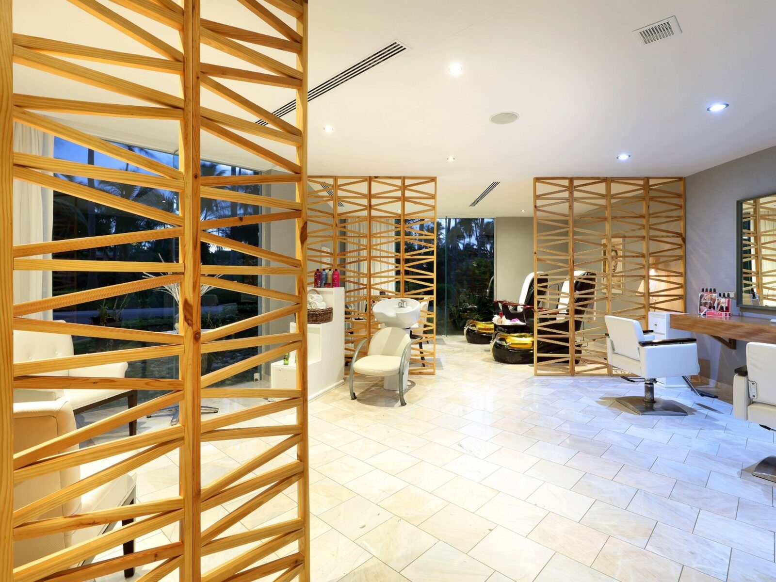 Почивка Доминикана в Grand Palladium Palace Resort Spa and Casino hairdresser