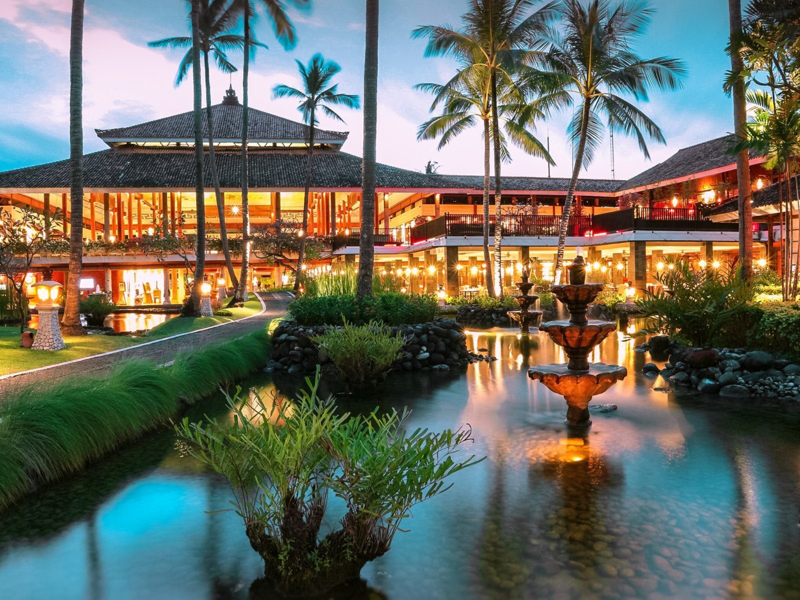 Почивка на Бали в Melia Bali вечер