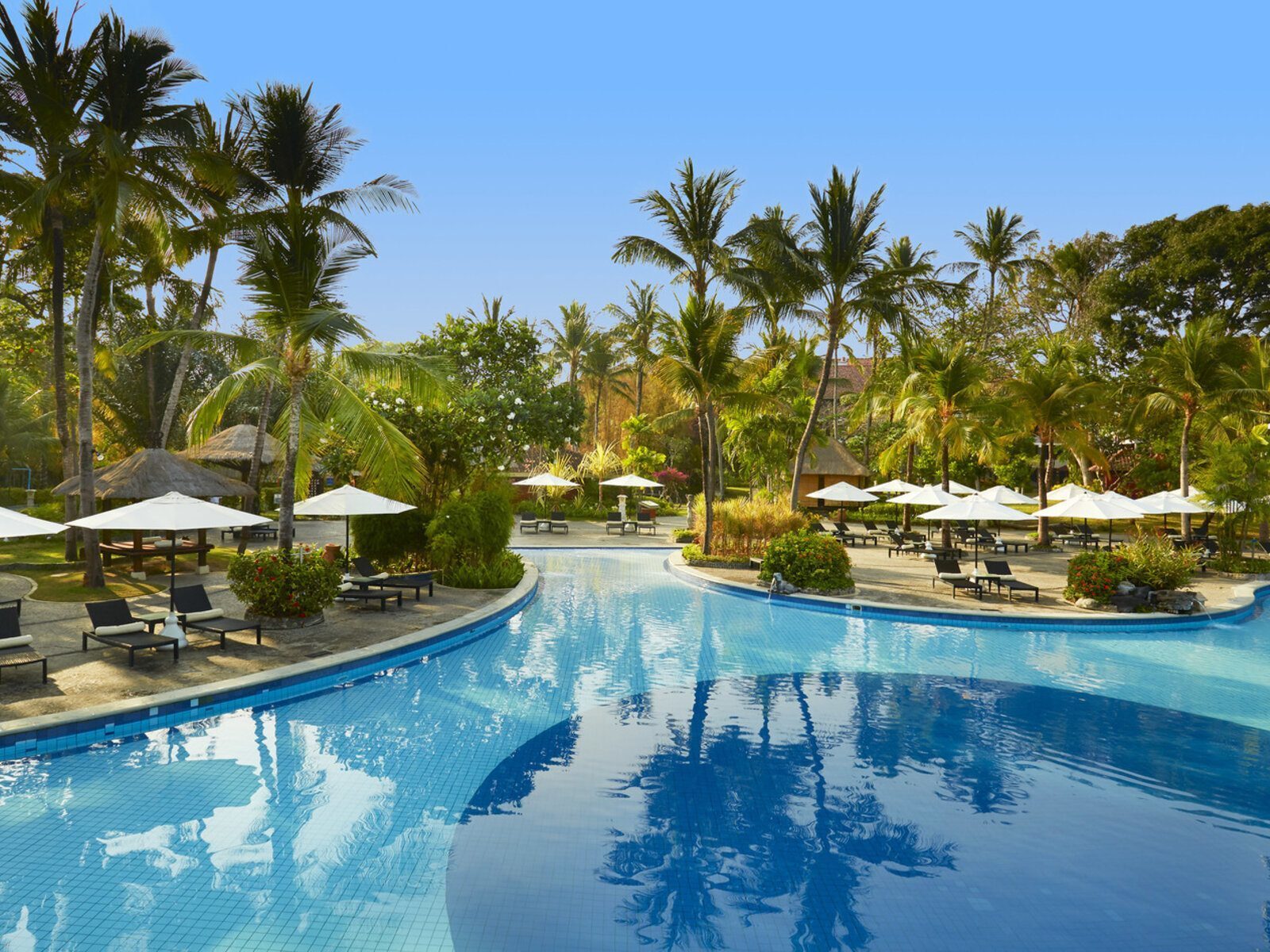 Почивка на Бали в Melia Bali басейн