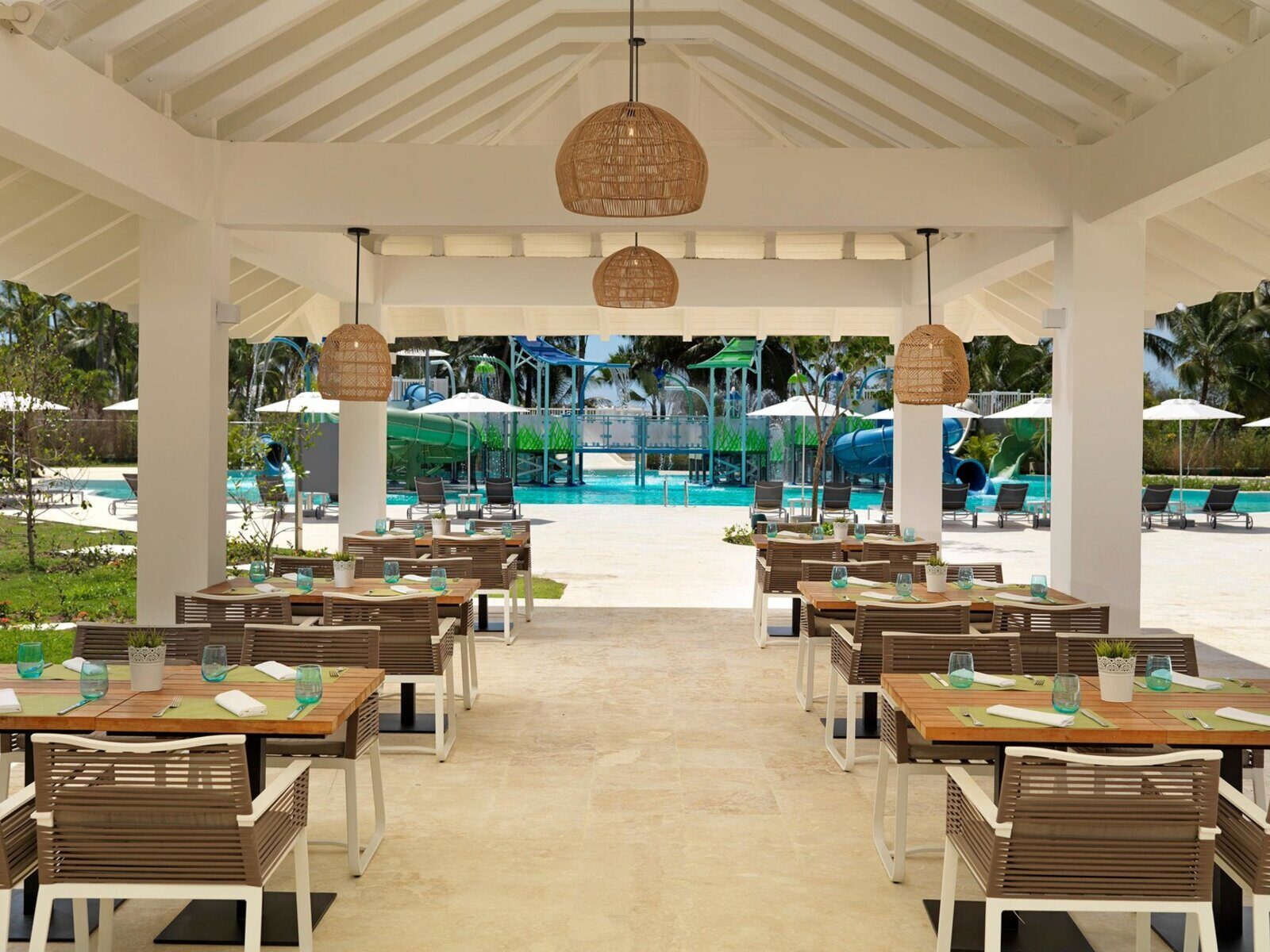 Почивка Доминикана в Melia Caribe Beach Resort grille