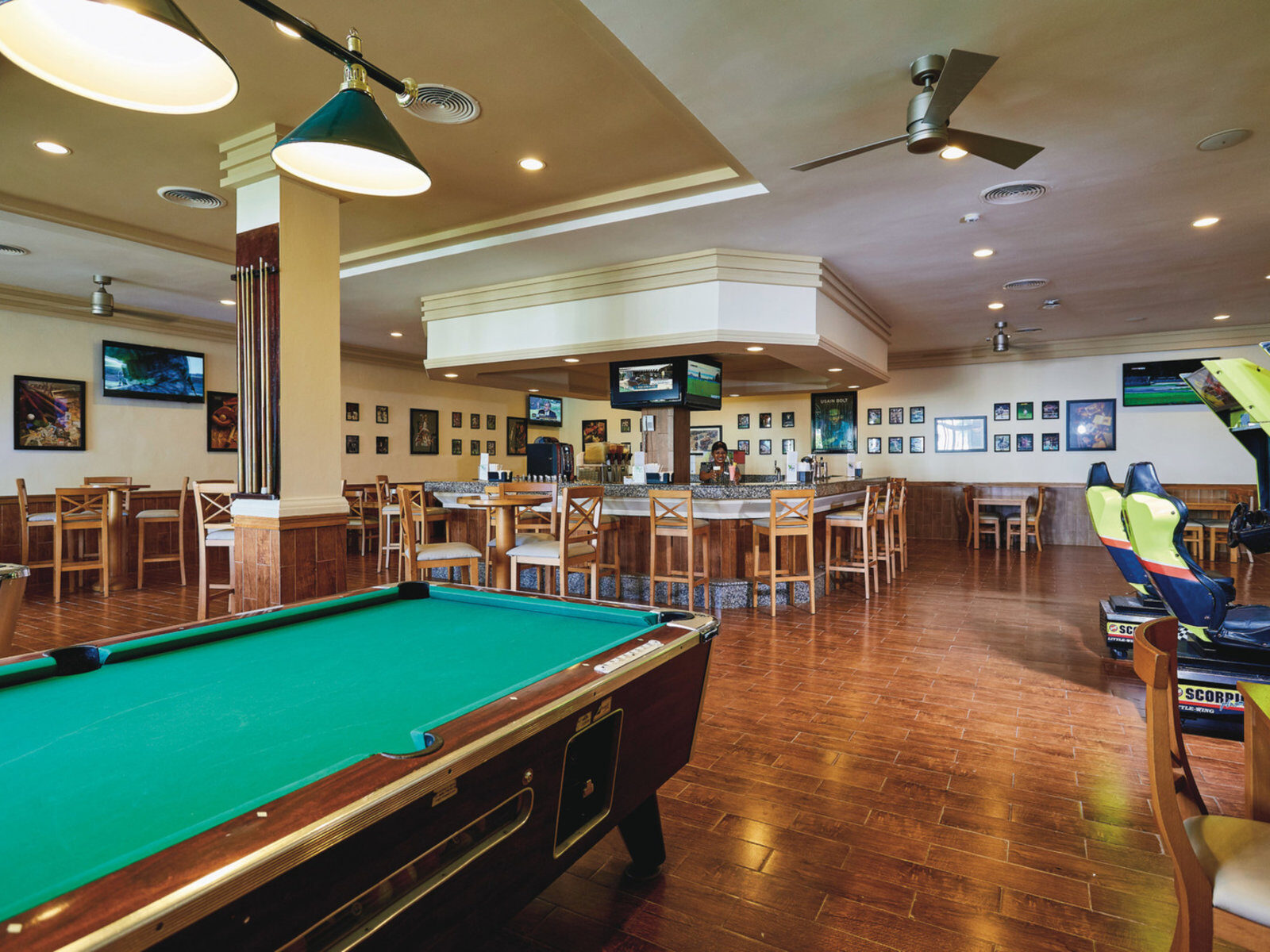 Почивки All Inclusive RIU Bambu sportsbar