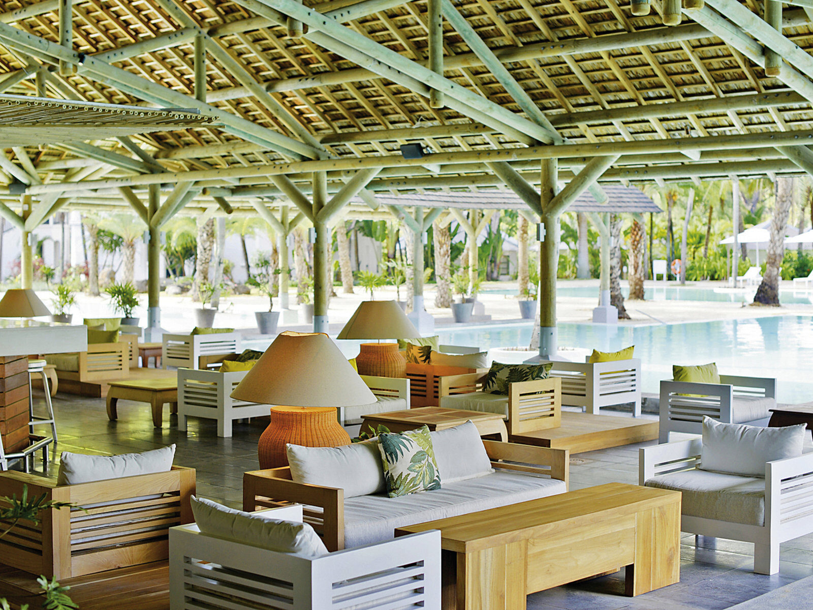 Почивка Мавриций Ravenala Attitude pool bar