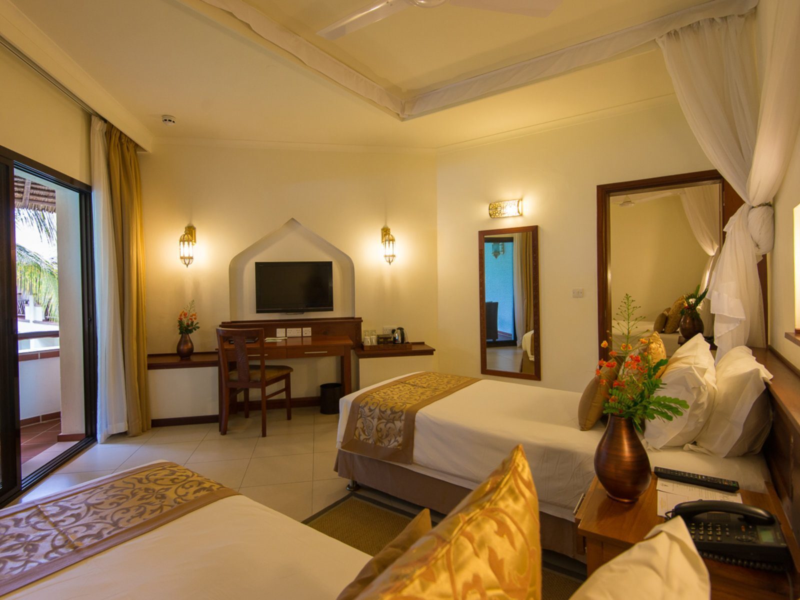 Почивка Занзибар в Sea Cliff Resort стая градина