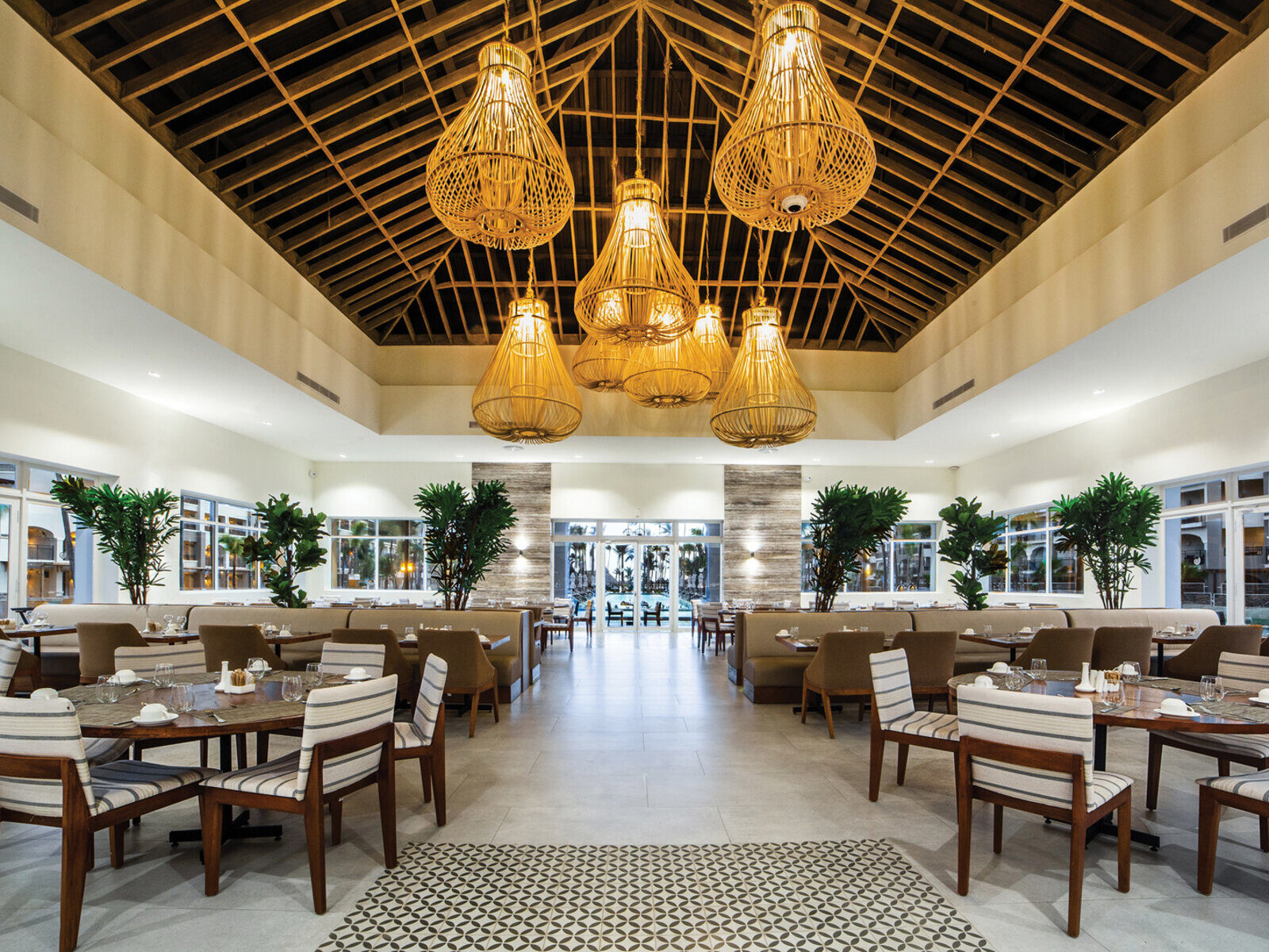 Почивка Доминикана в Secrets Royal Beach Punta Cana la riviera