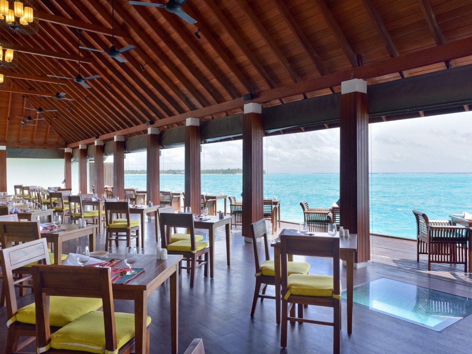 Почивка Малдиви в Summer Island Maldives hiya restaurant