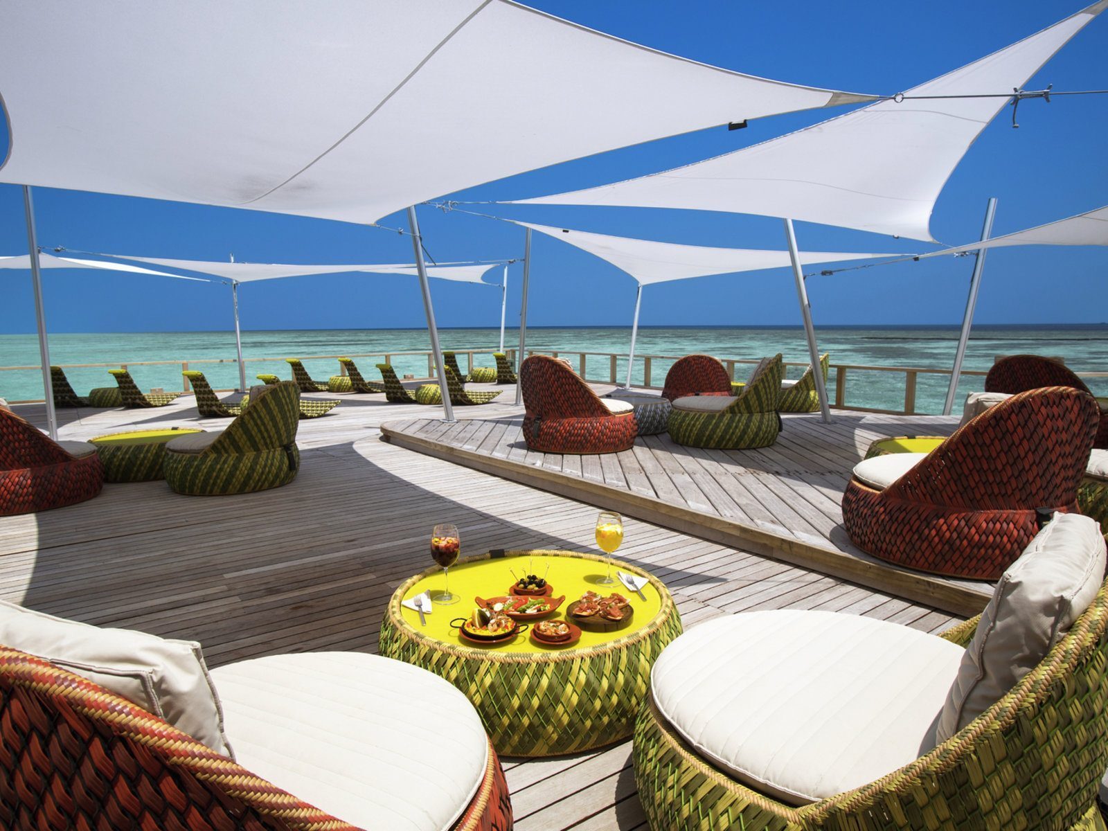 Почивка Малдиви във Velassaru chill bar
