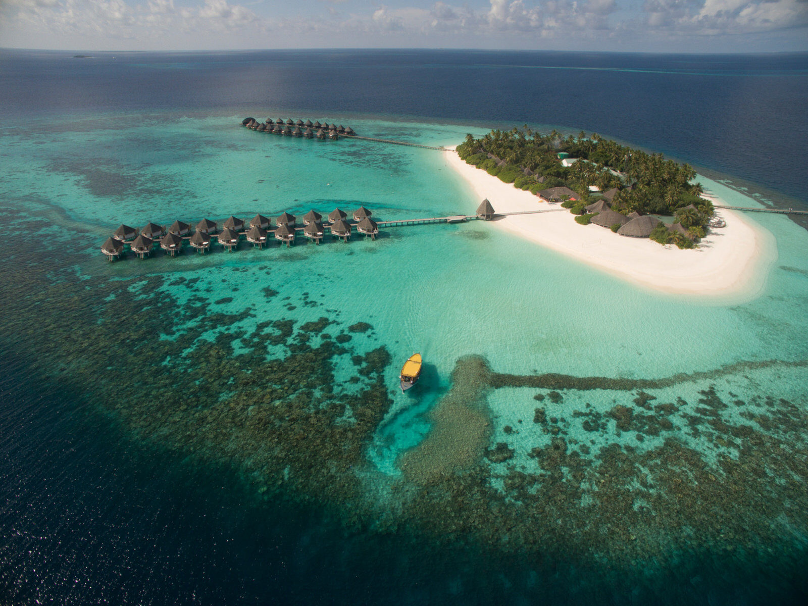 Почивка Малдиви в Angaga Resort