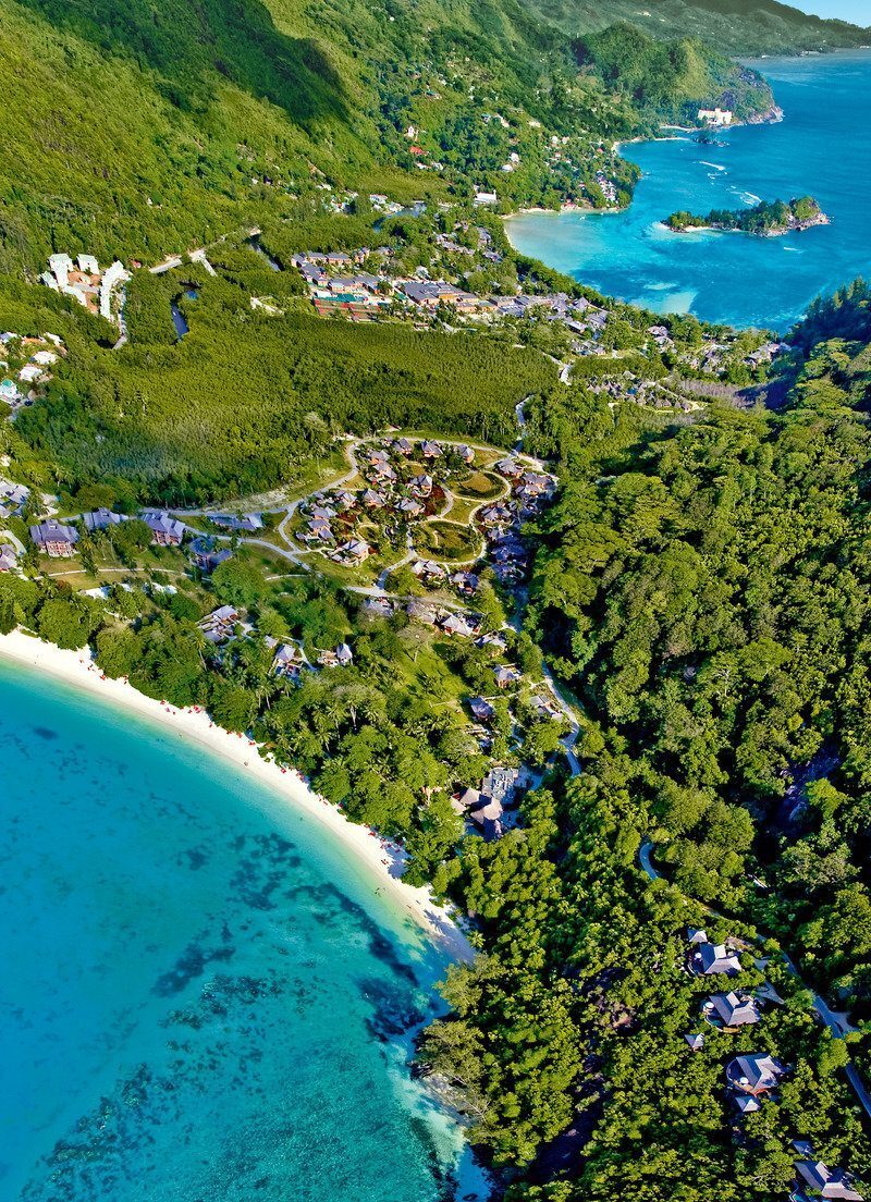 Почивка на Сейшелите в Constance Ephelia Seychelles плаж