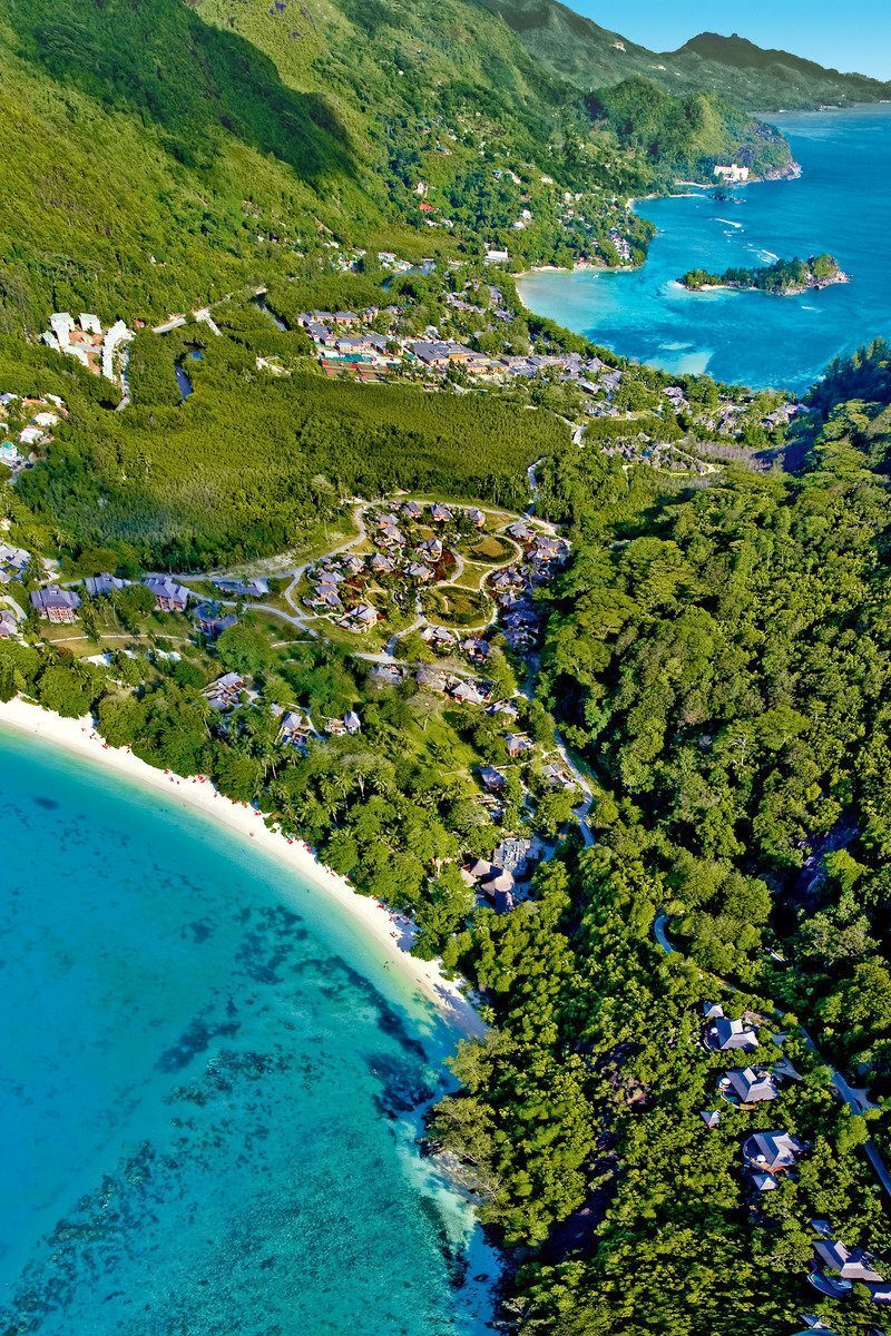 Почивка на Сейшелите в Constance Ephelia Seychelles плаж