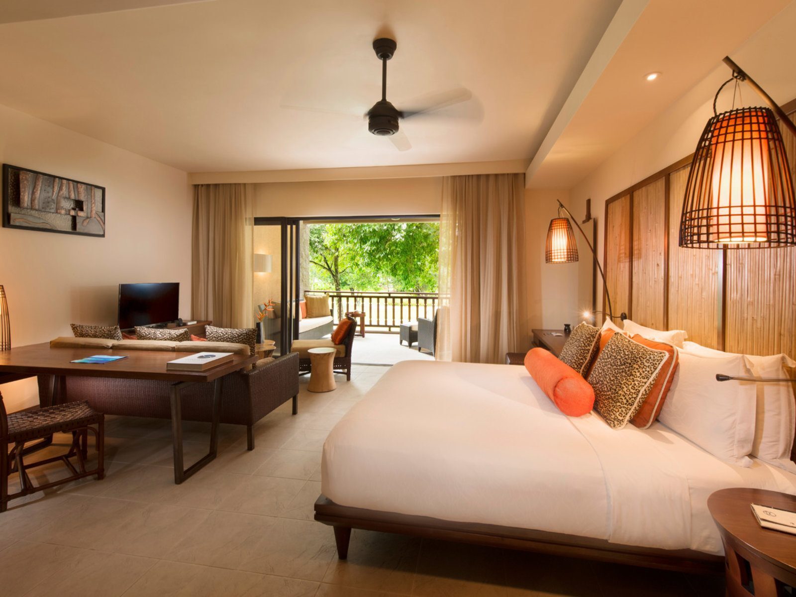 Почивка на Сейшелите в Constance Ephelia Seychelles senior suite