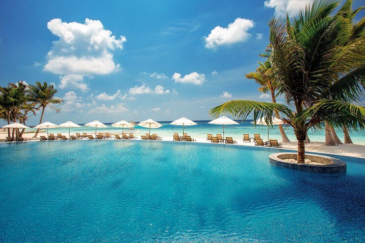 почивка малдиви в hotel oblu select sangeli басейн- travelisimo.bg
